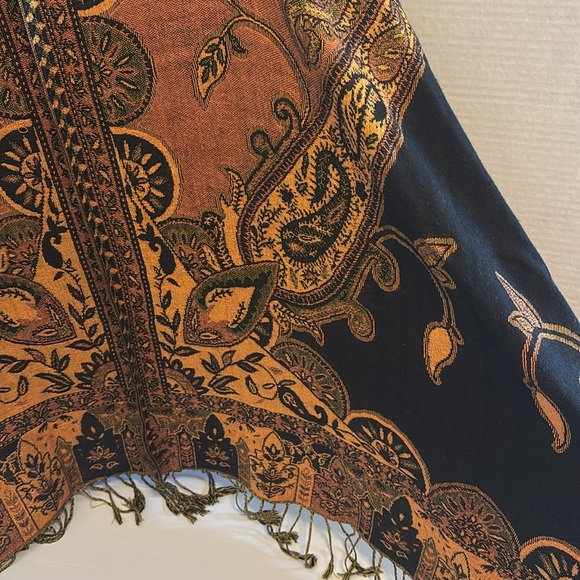 JNS BRAND…SHAWL LIKE PONCHO OVER THE HEAD…SHORTER IN THE BACK LONGER IN FRONT - Picture 5 of 14